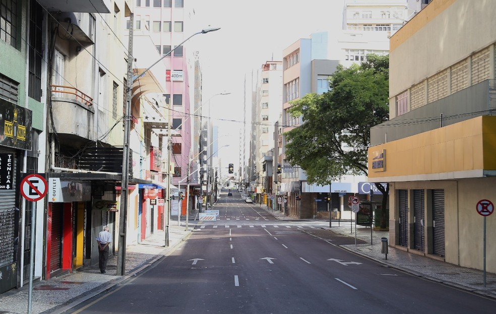 Após novas medidas restritivas, índice de isolamento social no Paraná vai a 53%