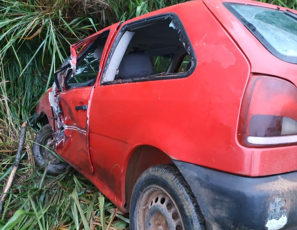 Homem morre em colisão entre automóvel e caminhão em Carlópolis