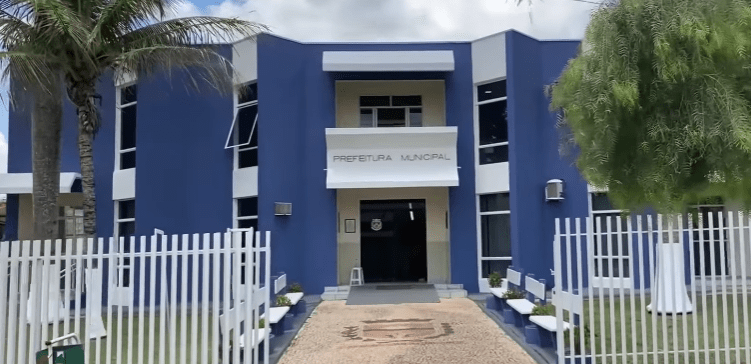 Prédio da prefeitura de Salto do Itararé passa por reformas e recebe nova pintura