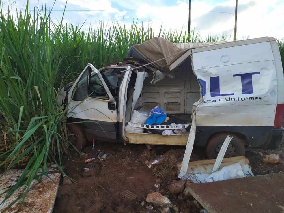 Acidente com Van na PR-431 deixa um morto e dois feridos em Jacarezinho