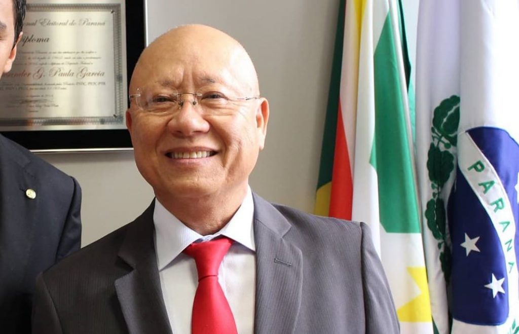 Prefeito de Carlópolis fica ferido ao capotar veículo na PR-151