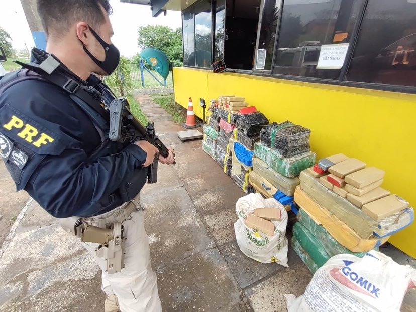 Polícia apreende veículo com quase meia tonelada de maconha em Santo Antônio da Platina