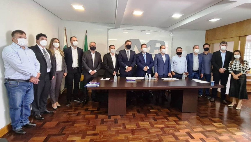 Assembleia Legislativa vai ampliar parceria com a Associação dos Municípios do Paraná