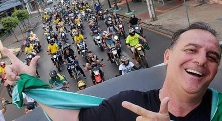 Deputado que propôs lei contra vacinação obrigatória morre de Covid-19