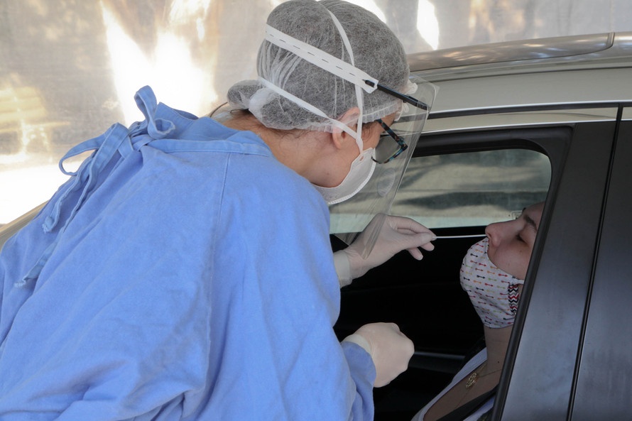 Paraná lidera testagem da Covid-19 e é referência para o País