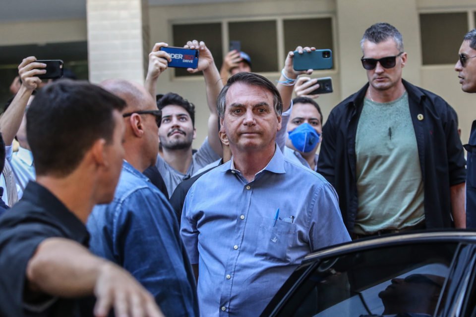 Em momento mais crítico da Covid, Bolsonaro questiona ocupação de UTIs no Brasil