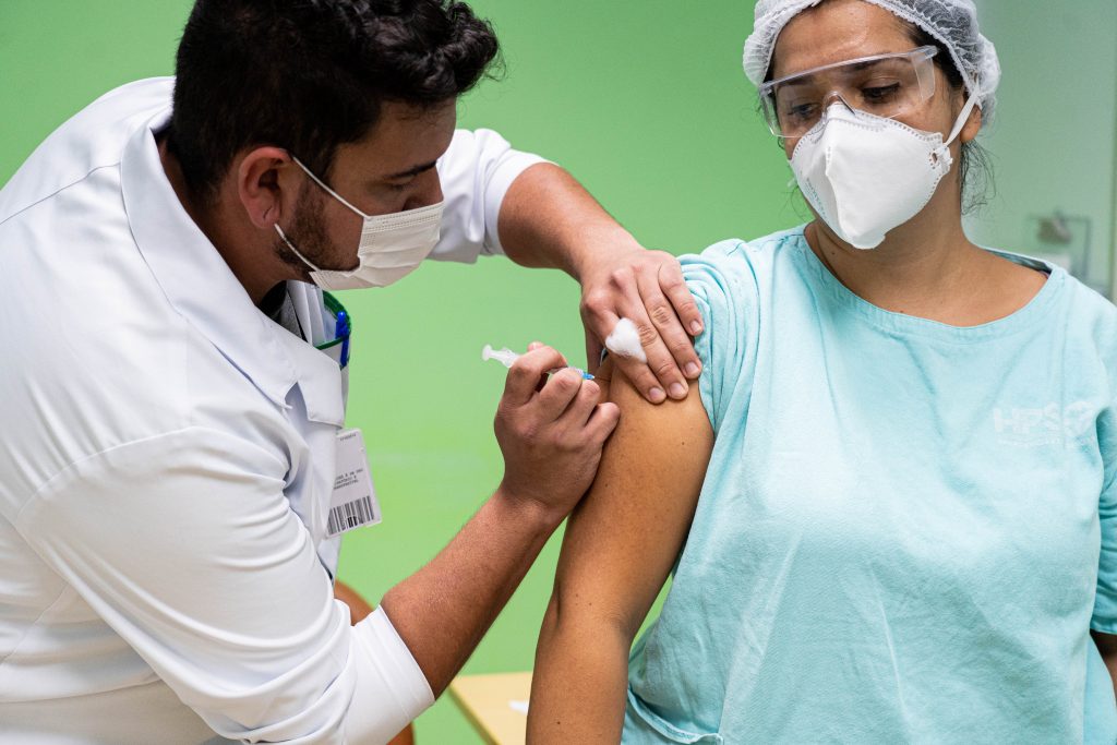 Profissionais das empresas de saúde particulares de Arapoti serão vacinados neste sábado