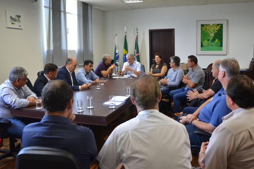 Municípios da região recebem equipamentos para trabalho em estradas rurais
