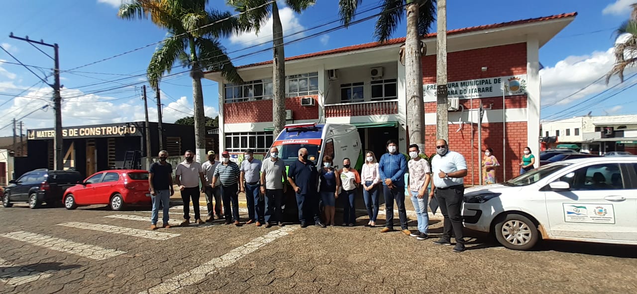Santana recebe nova ambulância e prefeito fala sobre aquisição de vacinas contra Covid