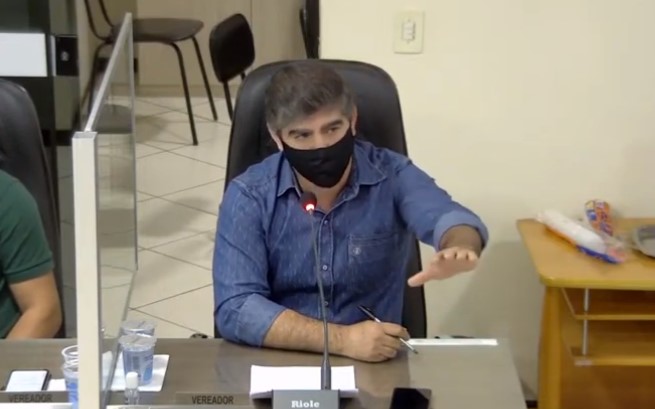 Em mais uma sessão polêmica, câmara de Wenceslau Braz discute projeto para imunizar professores e policiais