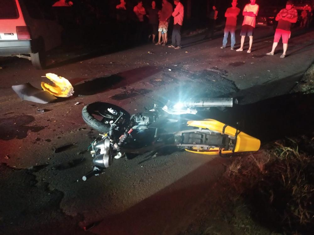 Colisão entre carro e moto tira a vida de jovem na PR-218