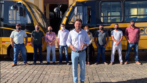 Flávio Zanrosso anuncia entrega de dois novos ônibus escolares para Tomazina