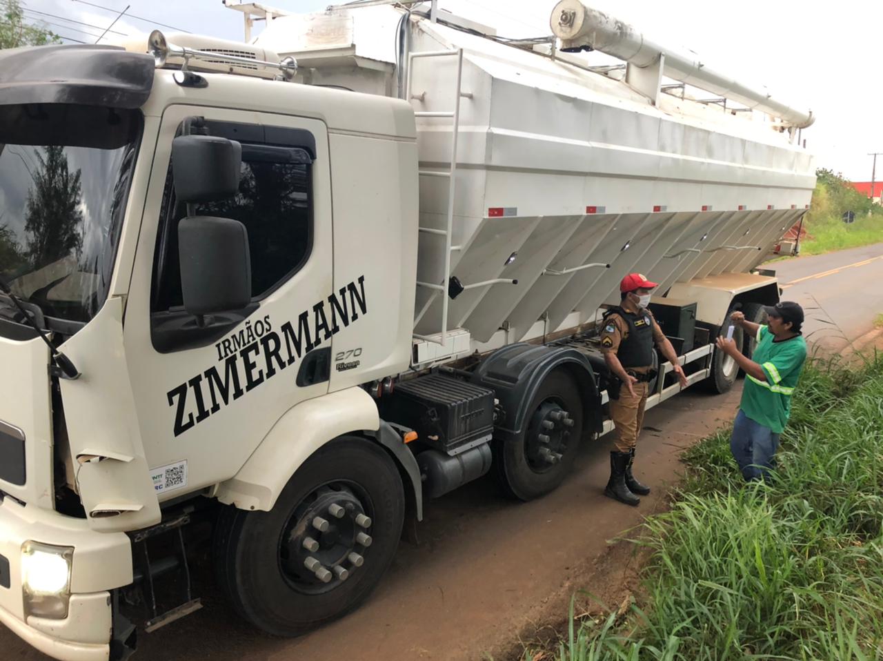 Caminhão atinge jovem e cavalo em Siqueira Campos