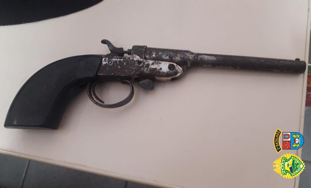 Mulher é presa após ameaçar ex-marido com revólver em Wenceslau Braz