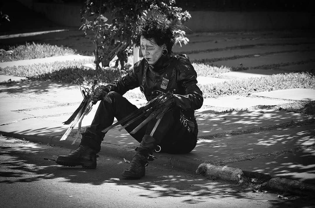 Edward Mãos de Tesoura, Das telinhas para as Ruas do Norte Pioneiro