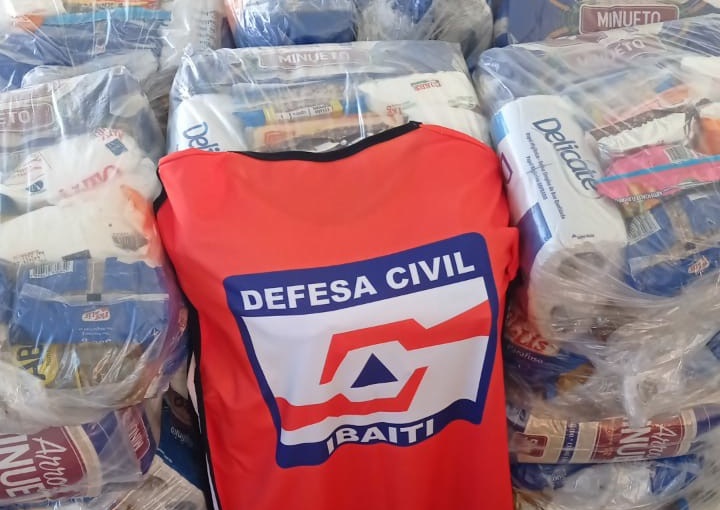 Assistência Social e Defesa Civil distribuem cestas básicas para mais 50 famílias em Ibaiti