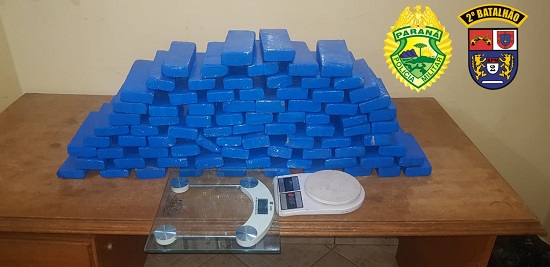 Polícia apreende 83 tabletes de maconha em Jacarezinho