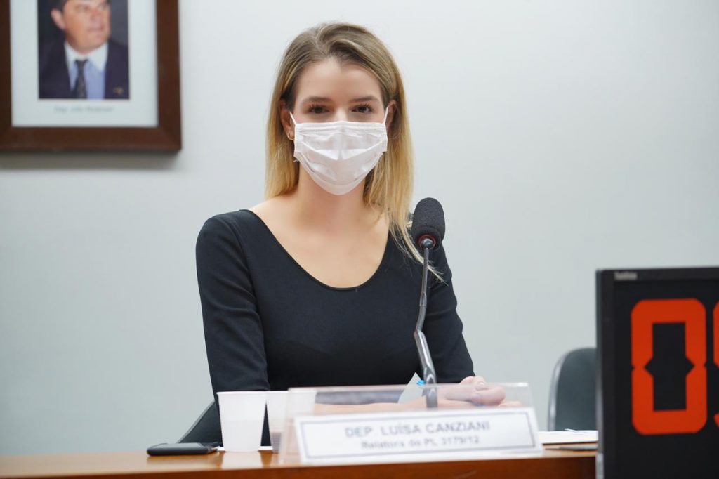 Deputada Luísa Canziani fala sobre regulamentação do “HomeSchooling”