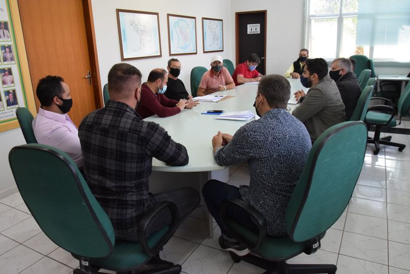 Vereadores e secretário de Infraestrutura debatem obras no Lago Aratinga em Arapoti