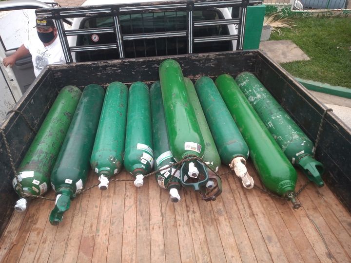 Ex-prefeito Joás Michetti doa 12 cilindros de oxigênio ao hospital de Santana do Itararé