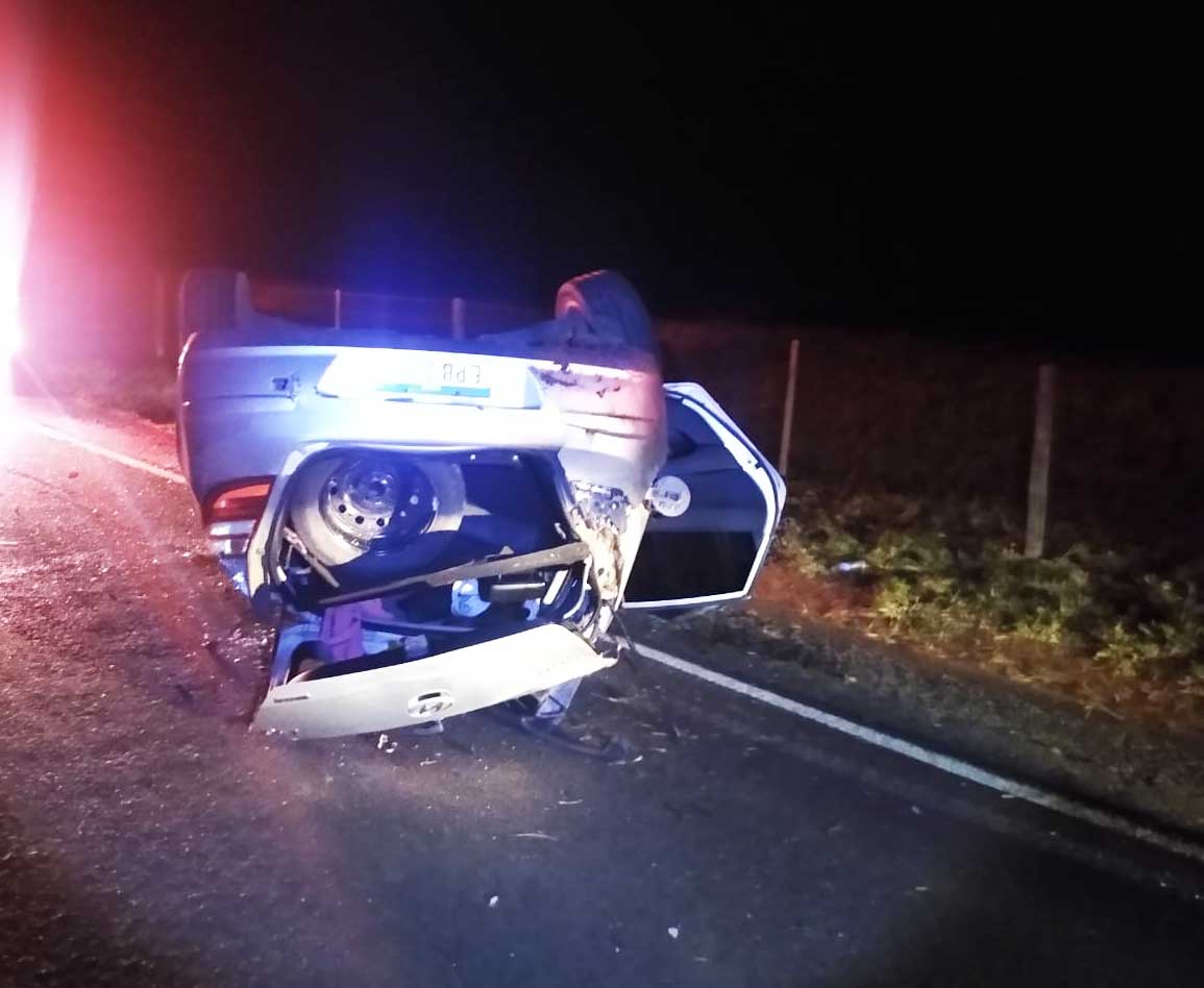 Motorista perde o controle da direção e capota veículo na PR-960 em Jaboti
