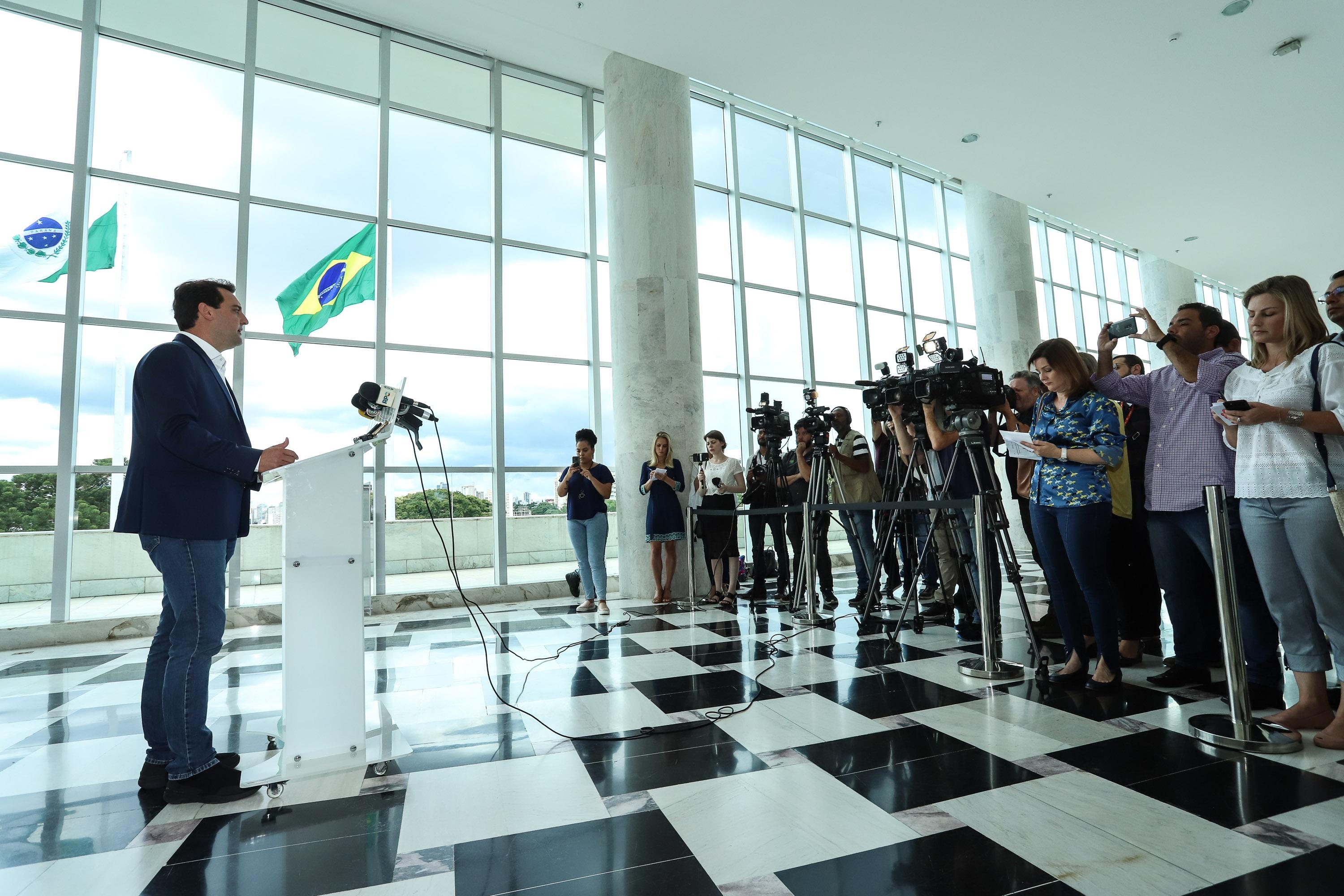 Governo determina corte de 20% nas despesas