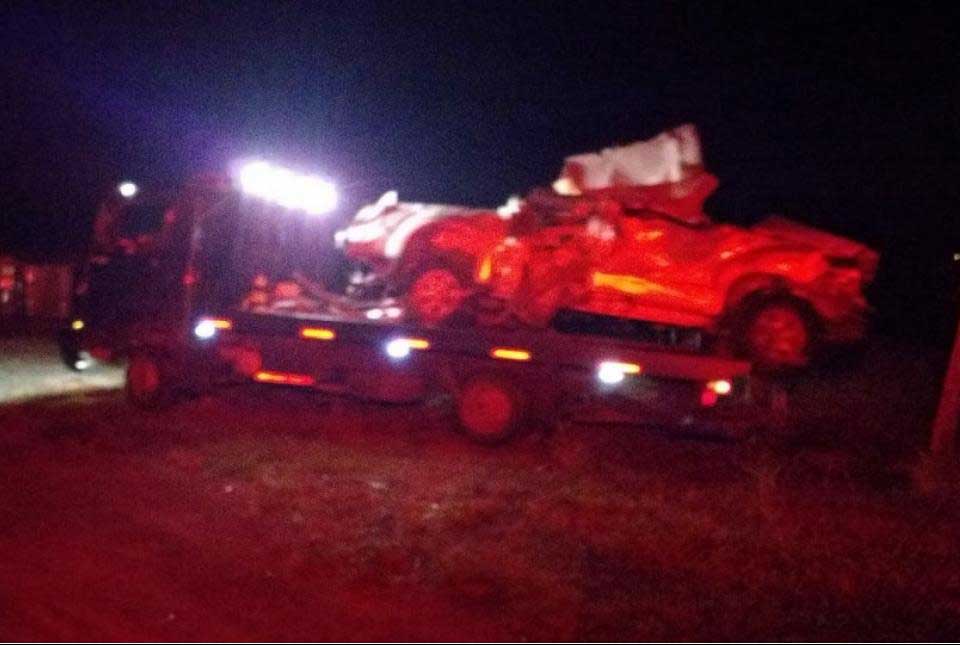 Veículo capota e quatro jovens morrem na PR-090