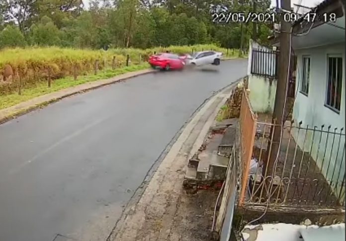 Motorista se apresenta e polícia investiga acidente com morte em Jaguariaíva