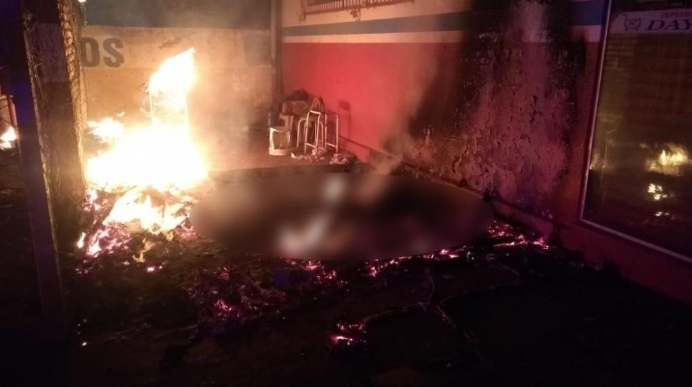 Incêndio mata morador de rua carbonizado