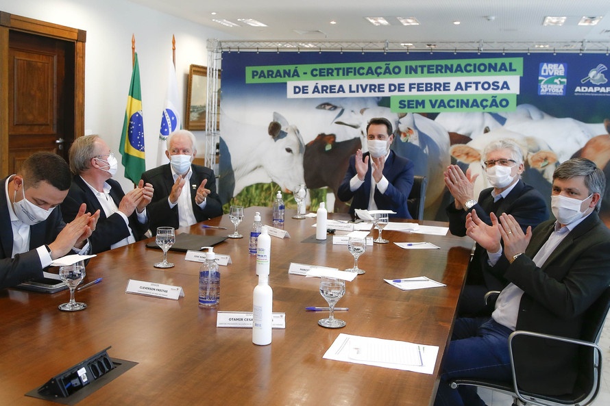 Status de área livre da aftosa é maior conquista para o agronegócio nos últimos 50 anos, afirma Ratinho Junior