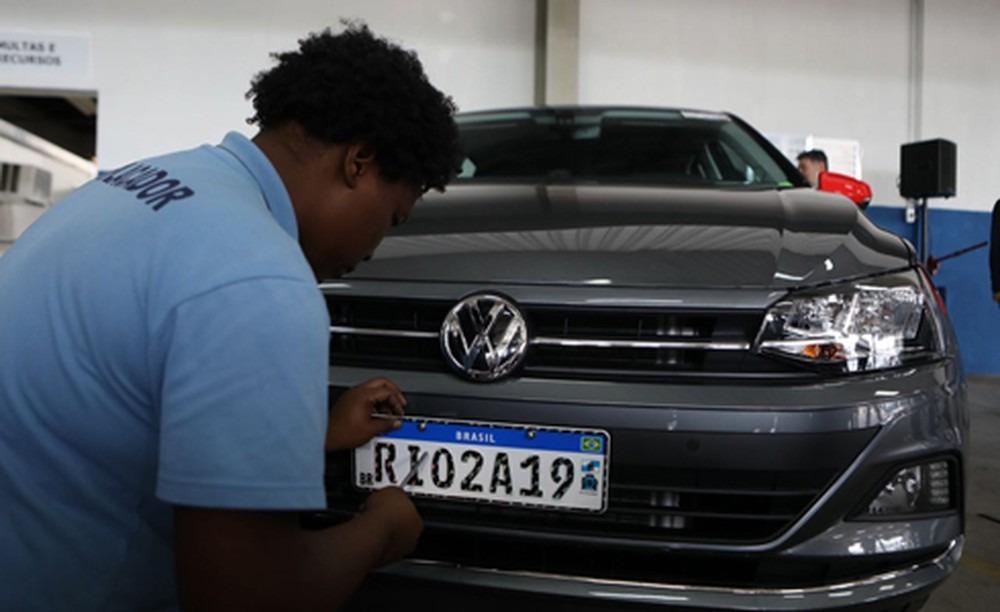 Placas do Mercosul são suspensas após Contran acatar decisão de tribunal