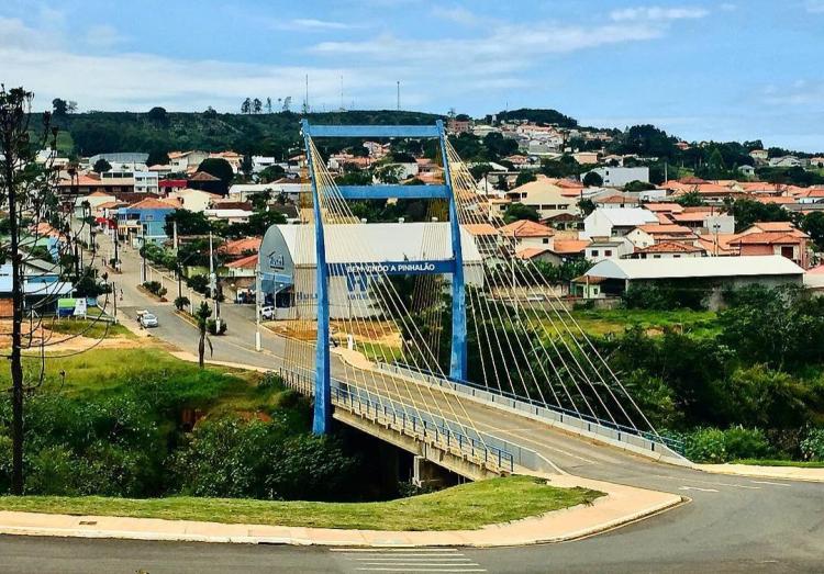 Prefeitura de Pinhalão é alvo de furto e suspeitos fogem com veículo e computadores