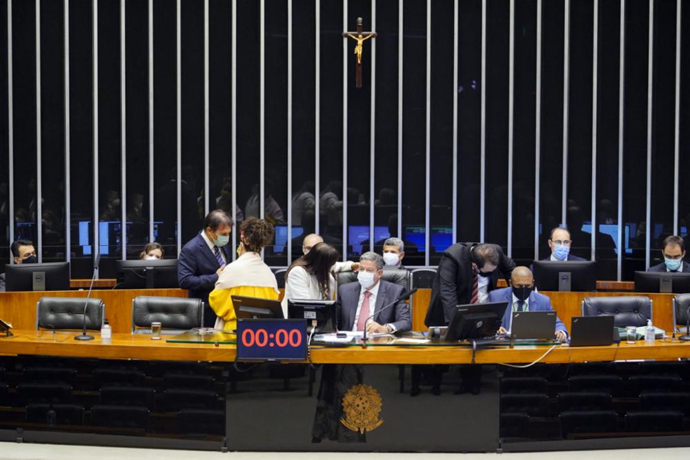 Congresso derruba veto e editais de licitação serão publicados em jornais