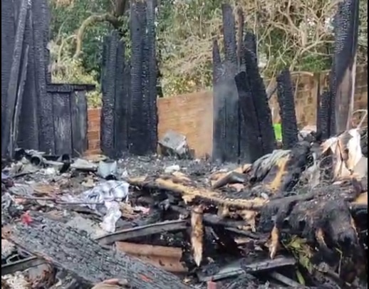 Residência pega fogo e homem morre carbonizado em Siqueira Campos