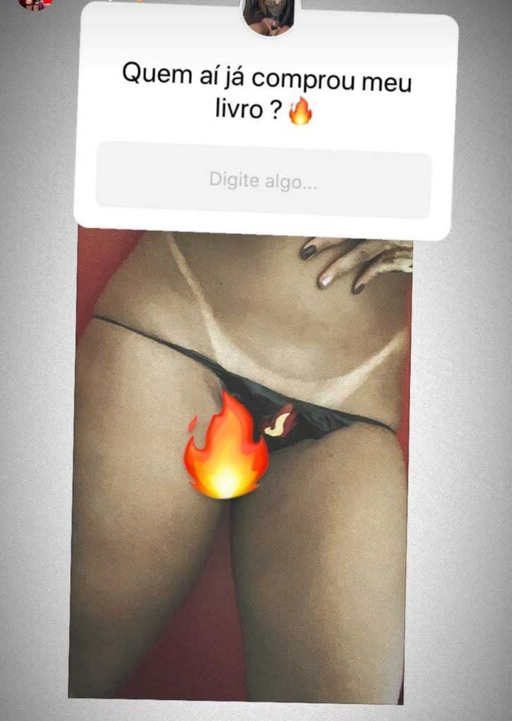 Geisy Arruda tira a calcinha e mostra tudo para os fãs