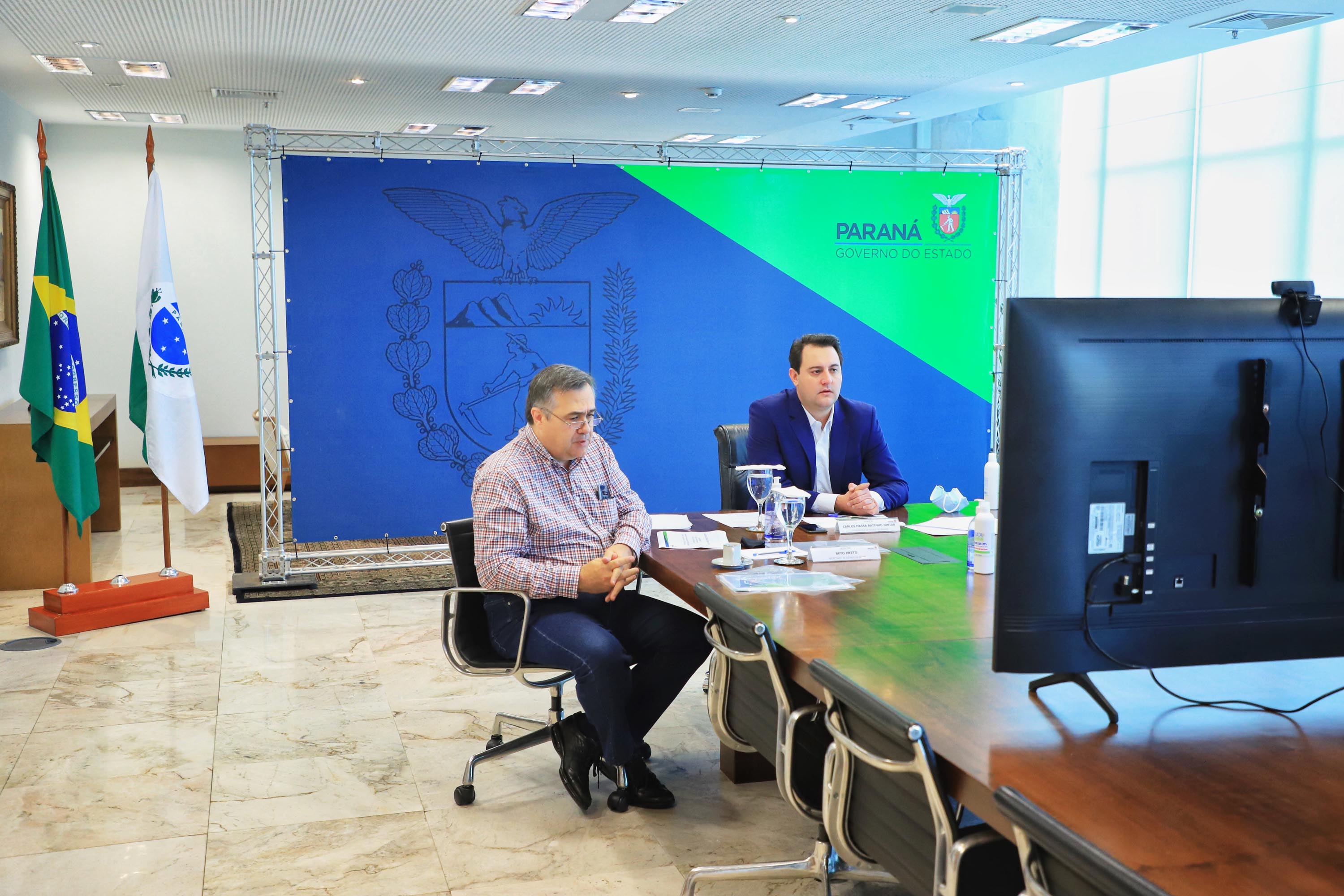 Governo faz pacto para acelerar a vacinação