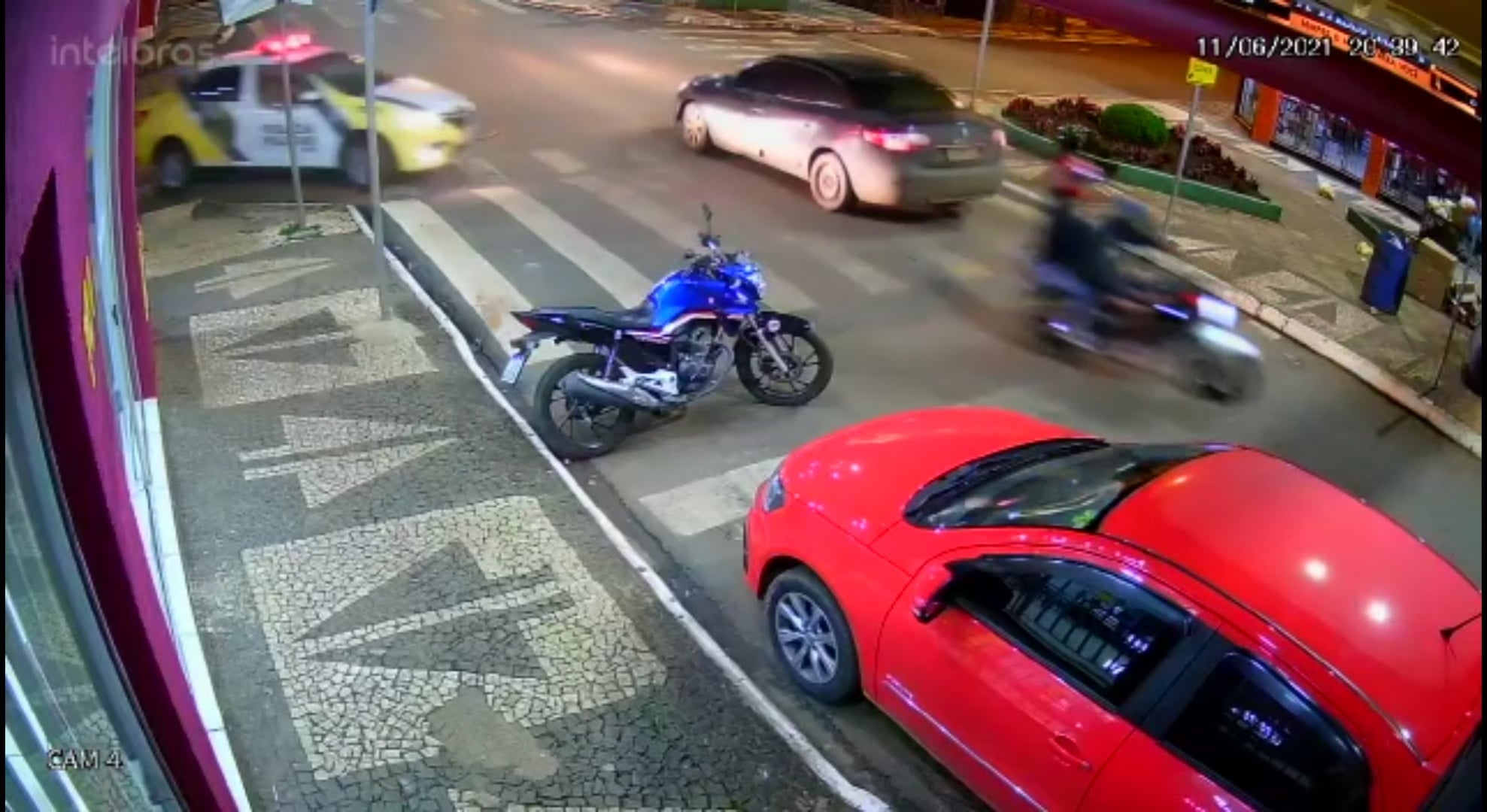 Perseguição policial pelas ruas de Arapoti termina em acidente