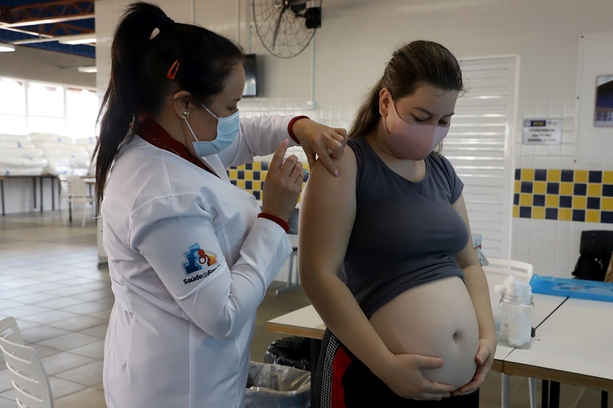 Paraná volta a incluir gestantes sem comorbidades na vacinação contra a Covid-19