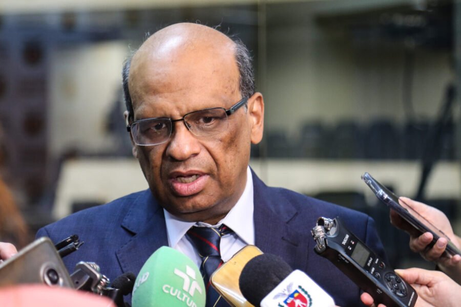 Secretário da Fazenda do Paraná vai para UTI com covid-19