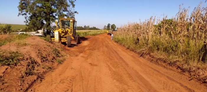 Prefeitura de Santana do Itararé realiza cascalhamento da estrada do Barreirinho