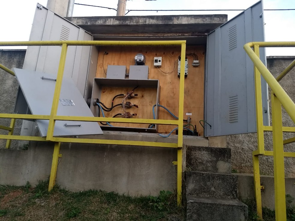 Suspeitos invadem escola e furtam fiação elétrica em Andirá