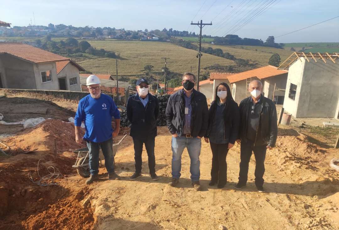 Diretoria da Cohapar, equipe da prefeitura e construtora vistoriam obras em Wenceslau Braz