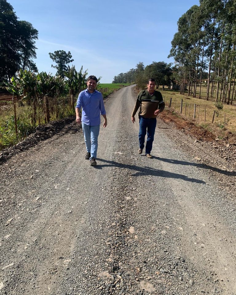 Tomazina se transforma em canteiro com oito grandes obras em andamento