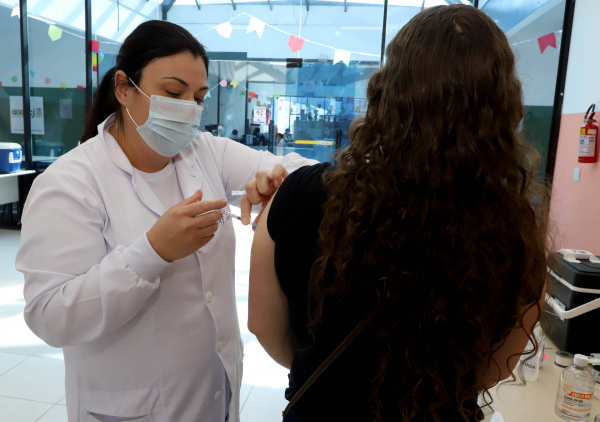 No Paraná, mais de 5 milhões já foram imunizados contra Covid-19, quase 60% do público vacinável