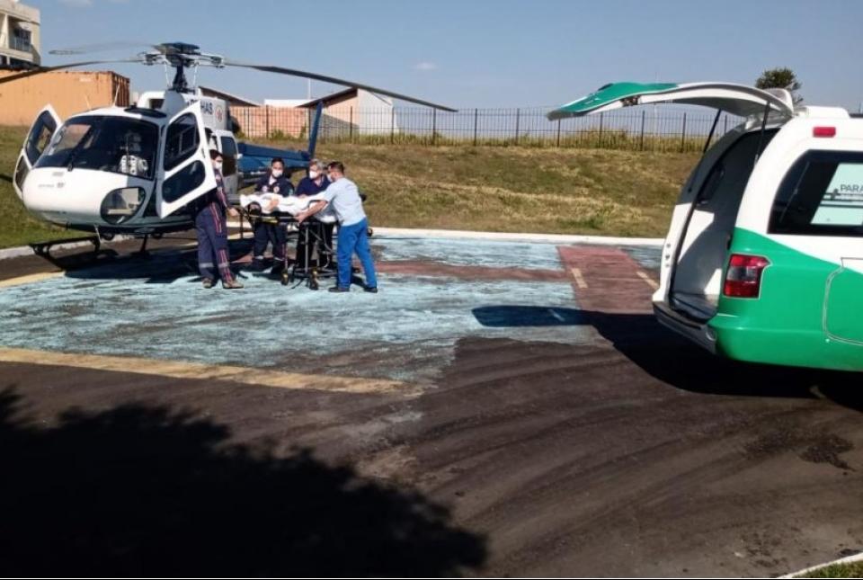 Homem encontrado com tiro na cabeça é transferido de helicóptero para Londrina