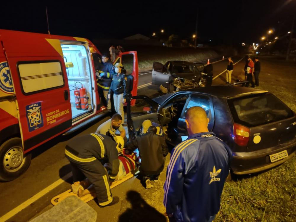 Acidente envolvendo dois veículos deixa quatro feridos e bebê em estado grave na PR-439