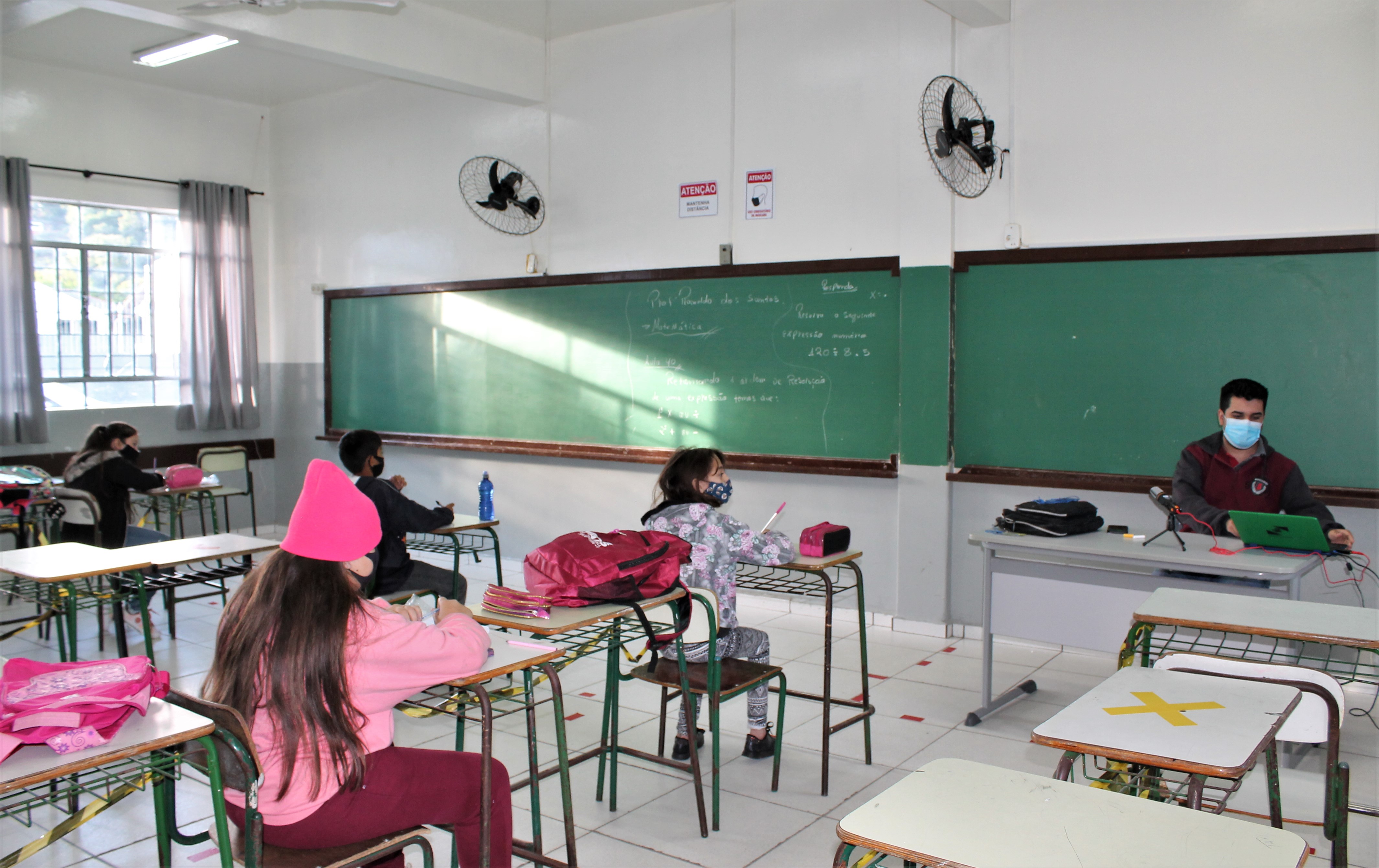 Segundo semestre começa com 80% das escolas estaduais abertas no Paraná