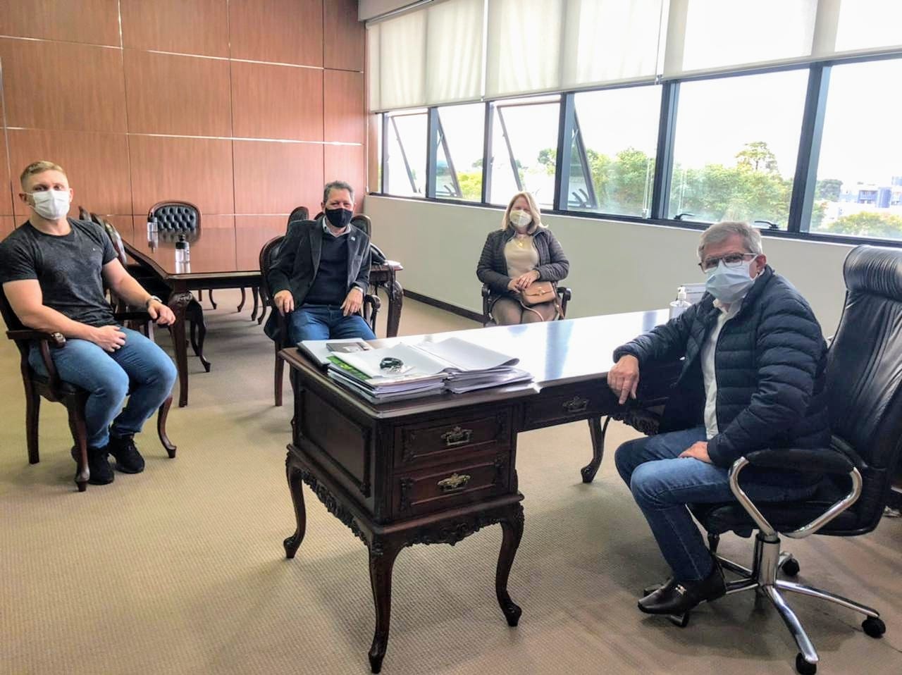 Prefeitura de Siqueira Campos trabalha para construção de 240 casas populares no município