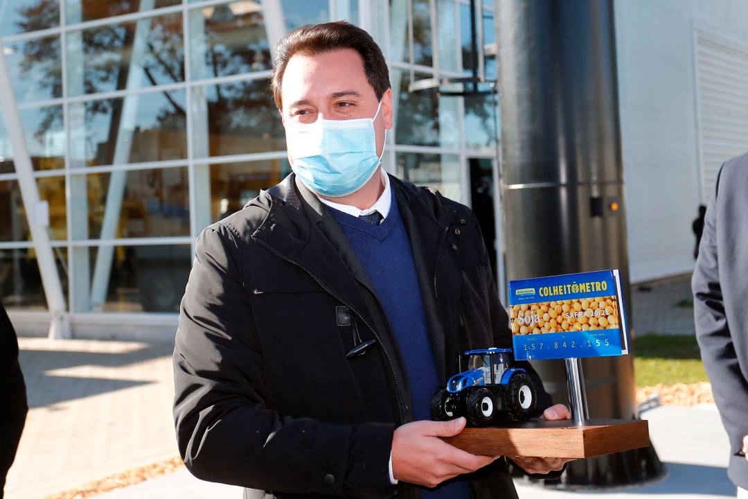 No Dia do Agricultor, governador Ratinho participa do lançamento de placar sobre produção agrícola