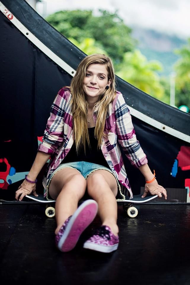 Karen Jonz repreende apresentador após ser desmerecida